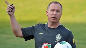 Con 50 años, Mano Menezes