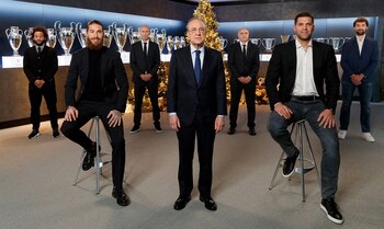 24/12/2020 Felicitación navideña del Real Madrid.
El Real Madrid ha lanzado este jueves su tradicional felicitación navideña con participación del presidente, Florentino Pérez, y de los entrenadores y capitanes de sus dos secciones, fútbol y baloncesto, deseando a sus aficionados que en 2021 puedan "compartir juntos muchos éxitos".
DEPORTES
HELIOS DE LA RUBIA