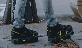 Los zapatos Moonwalkers permiten caminar