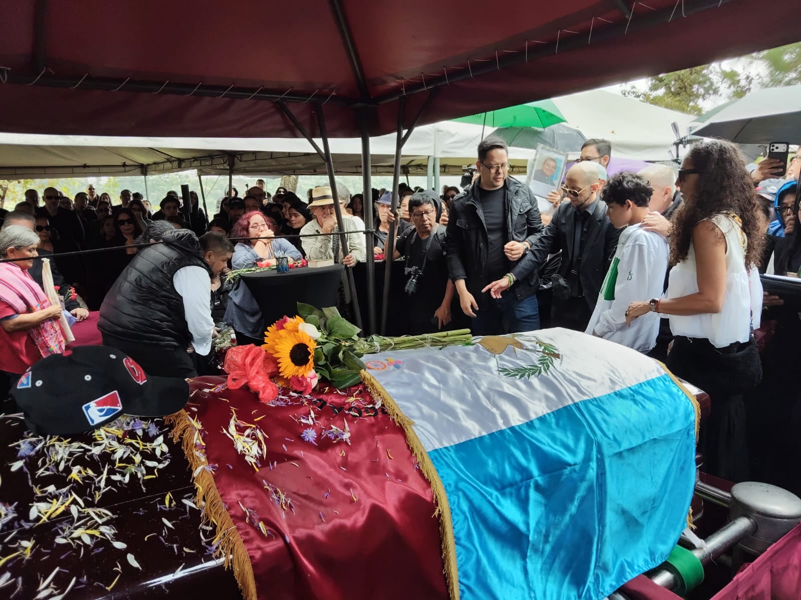 Despedida del ex fiscal Juan Francisco Solorzano Foppa en el cementerio Los Parques, ciudad de Guatemala (Infobae Centroamérica)