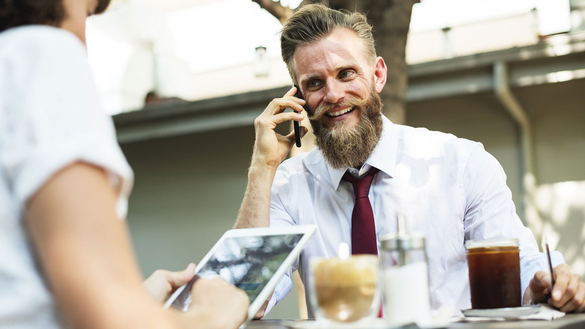La barba, símbolo de masculinidad en el siglo XXI, refuerza estereotipos sociales que influyen en la imagen personal