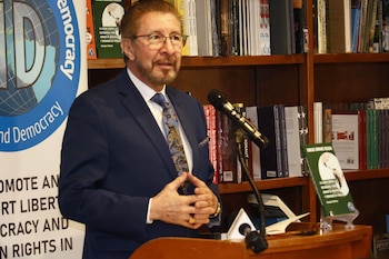 Carlos Sánchez Berzaín presentó su