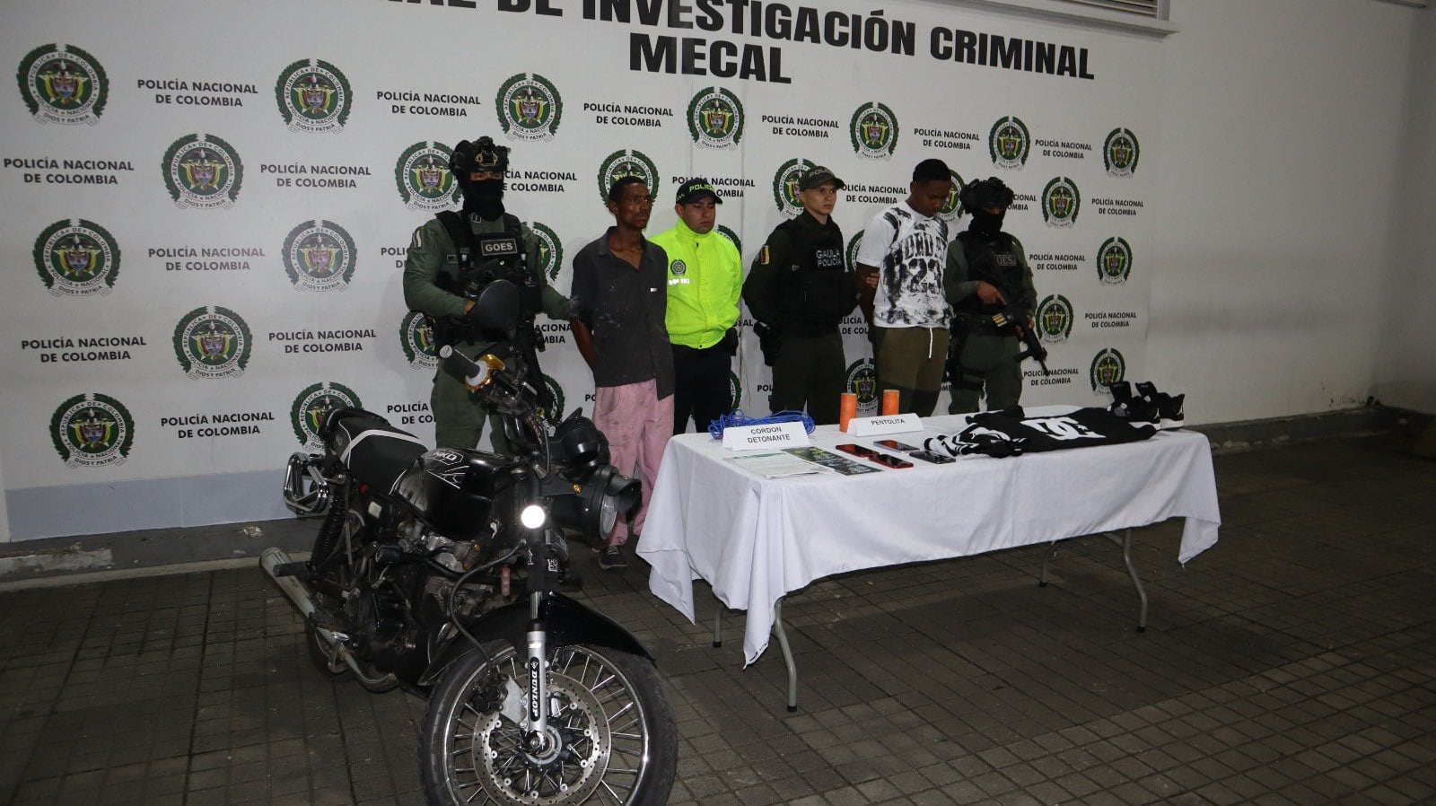Los operativos incluyeron allanamientos en distintas comunas de Cali, donde se incautaron explosivos, material de uso militar y dispositivos electrónicos relacionados con los atentados - crédito @SeguridadCali/ X