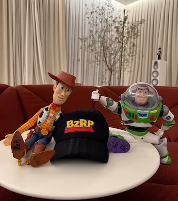 Toy Story 5 mezcla nostalgia, tecnología y cultura pop, incorporando a figuras clave de la música latina como Bizarrap y Bad Bunny
