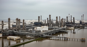 Hospitales, plantas químicas, redes de