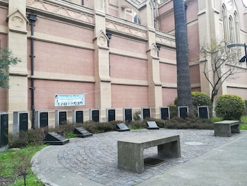 Las doce lápidas instaladas en