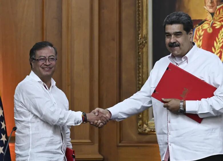 Gustavo Petro, lejos de rechazar la presencia del dictador Nicolás Maduro, sigue estrechando sus lazos diplomáticos y comerciales - crédito AFP