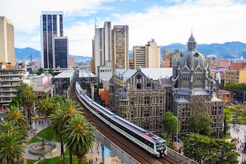 El informe reconoció a Medellín por sus parques, cerros y espacios verdes que se integran al entorno urbano y mejoran la calidad de vida - crédito Colprensa