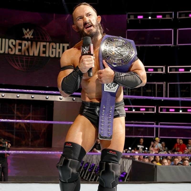 El británico enfrentó a Andrade El Ídolo el 26 de septiembre en All Out, ante 9.456 asistentes (@kingofaewpac)