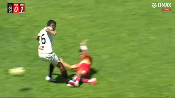 La infracción de Hugo Ancajima que no fue revisada por el VAR.