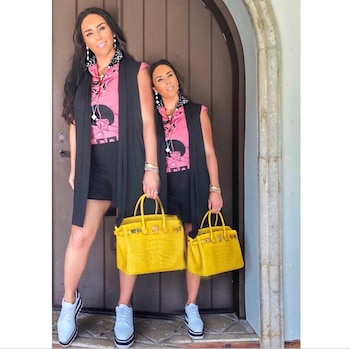 La bolsa Hermès Mais Crocodile amarilla de piel de cocodrilo cuenta con cotizaciones que parten desde los 883 mil pesos. (Instagram/ @inesgomezmont)