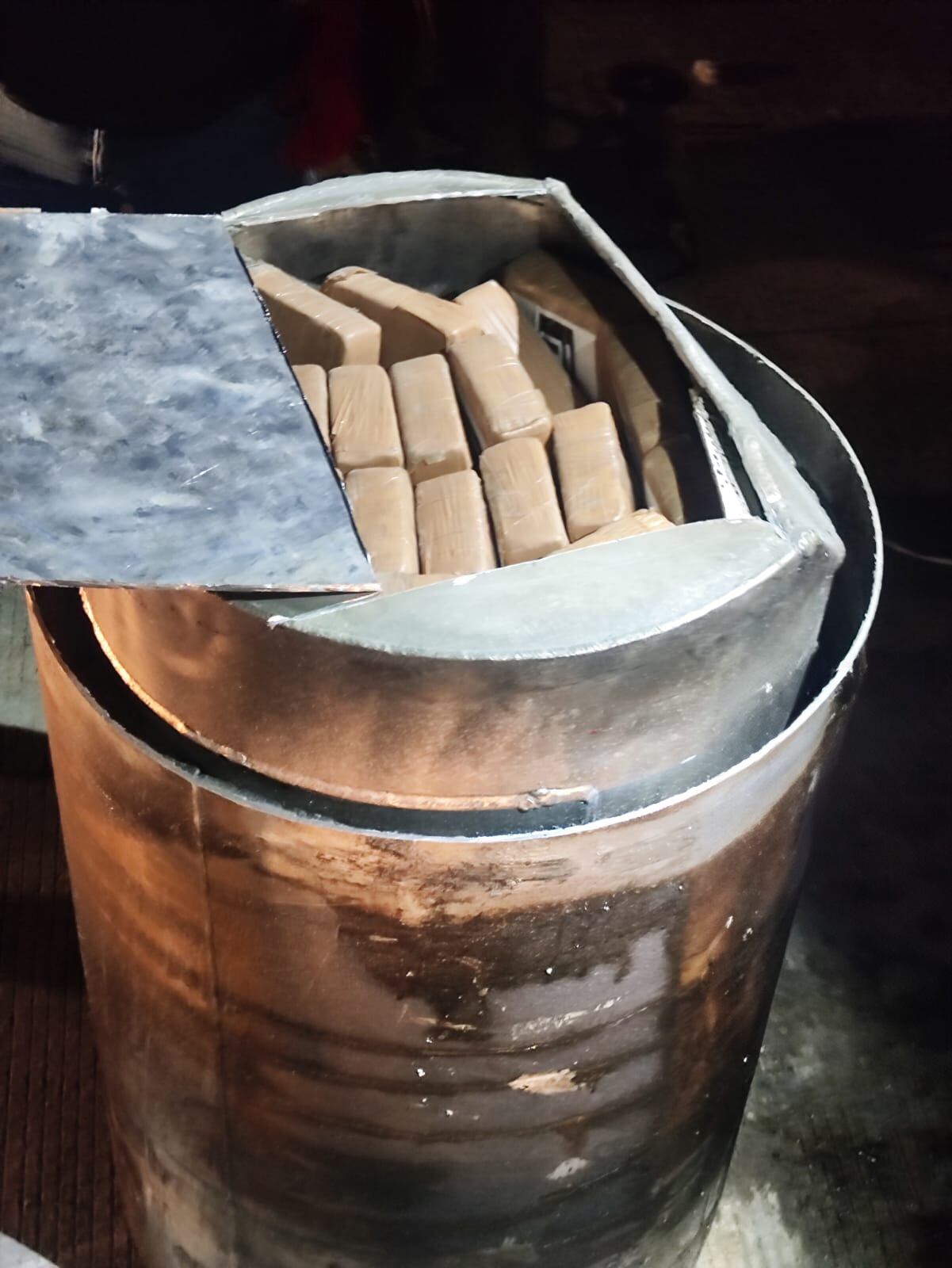 La droga estaba escondida en un tambo(Guardia Nacional)