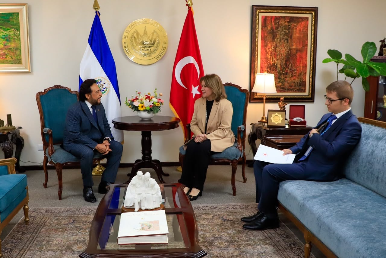 El Salvador y Turquía reafirmaron su voluntad de fortalecer las relaciones bilaterales y expandir la cooperación en áreas estratégicas./ (Vicepresidencia de la República)