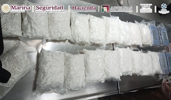 Capturan en el AICM a cuatro traficantes con más de 45 kilos de cocaína y metanfetamina: intentaban volar a España y Corea del Sur. Semar