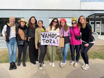 Amigas apoyo quimioterapia de una chica Paraná