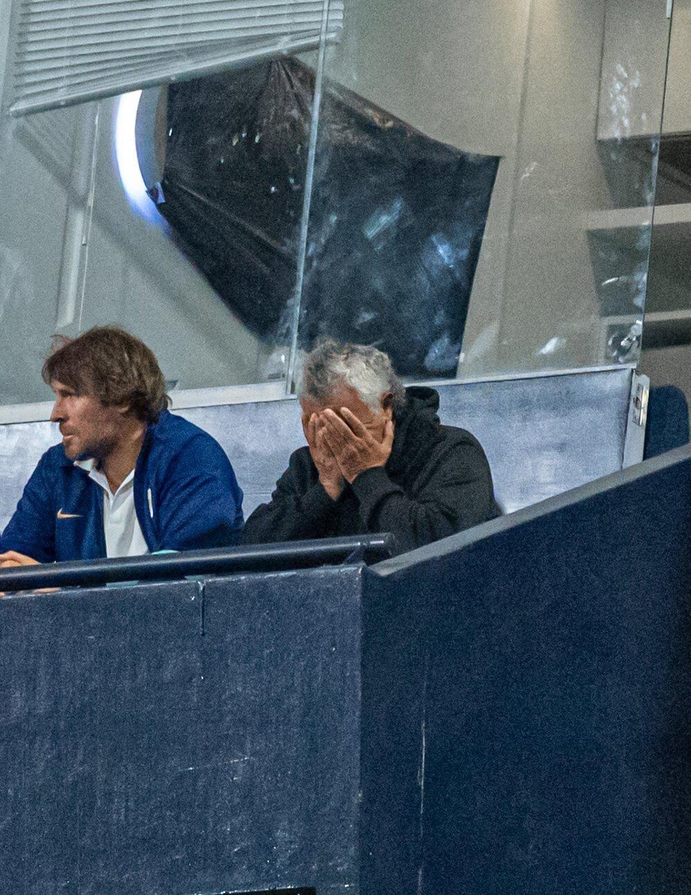 Néstor Gorosito lleva dirigiendo los partidos de Alianza Lima en Liga 1 desde la tribuna por una drástica sanción. - créditos: Twitter