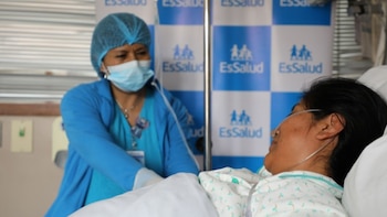 Carmen Meza, de 32 años, recuperó el habla tras una intervención cardiovascular de alta complejidad en el Hospital Nacional Adolfo Guevara Velasco - Créditos: Essalud.