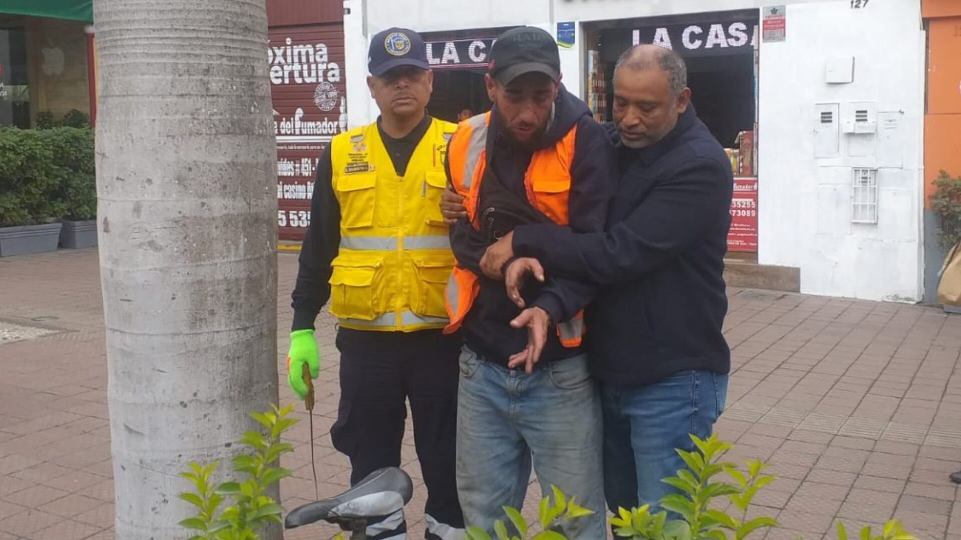 La rápida intervención del Serenazgo y la Policía frustró el robo de bicicletas en el Parque Kennedy, en Miraflores. Foto: Miraflores