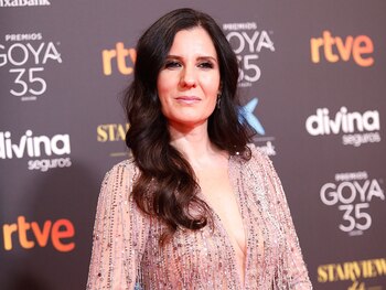 07/03/2021 DIANA NAVARRO.
MADRID, 7 (CHANCE) Una de las mejores voces de nuestro país, Diana Navarro, que nos ha deleitado con una actuación en los Premios Goya 2021 y lo cierto es que ha conseguido dejarnos con la boca abierta. Sus tablas en los escenarios son bestiales y cada vez que coge un micrófono consigue dejar a todo su público embobado, aunque a veces ni micrófono necesita porque ese vozarrón se escucha con el alma.
EUROPA ESPAÑA SOCIEDAD