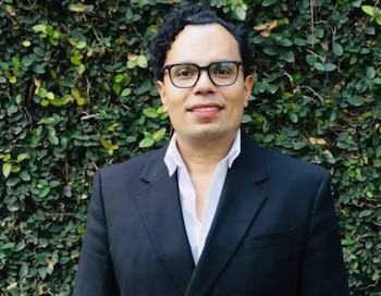 El promotor inmobiliario de 43 años salió de su casa en un fraccionamiento y ya no regresó y su celular se encuentra apagado lo que preocupó a sus familiares y amigos Foto: Facebook Familia