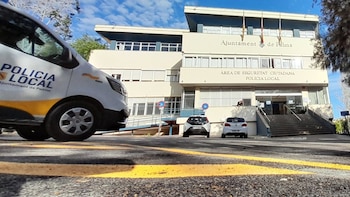 Detienen a un conductor ebrio por atropellar a cuatro mujeres que esperaban el autobús en Son Fusteret