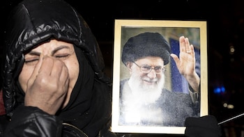 EEUU cierra su Embajada en