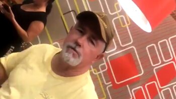 “¡Habla inglés!”: echaron a un