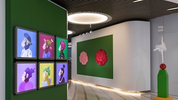 Las ‘Fancy Monas’ y obras inéditas de Edgardo Giménez toman Torre Macro en una exposición llena de color