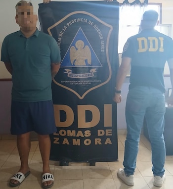 Uno de los detenidos en