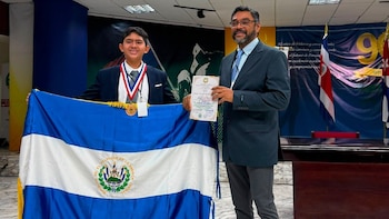 Carlos López Dubón, el salvadoreño que se alista para competir en la Olimpiada Iberoamericana de Química con miras al MIT
