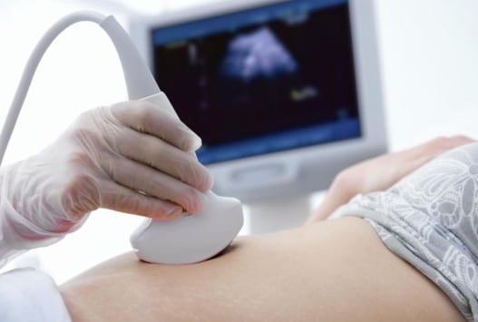El ultrasonido abdominal es el método diagnóstico de elección para detectar hígado graso asintomático y evaluar el tejido hepático de manera no invasiva. (Azura Cancún)