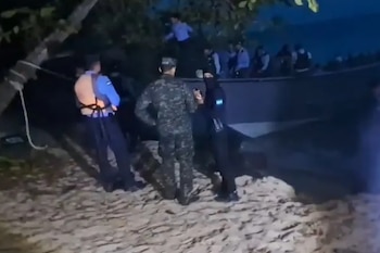 Imágenes de la presencia policial y militar en los Cayos. (X @baraudawaguchu)