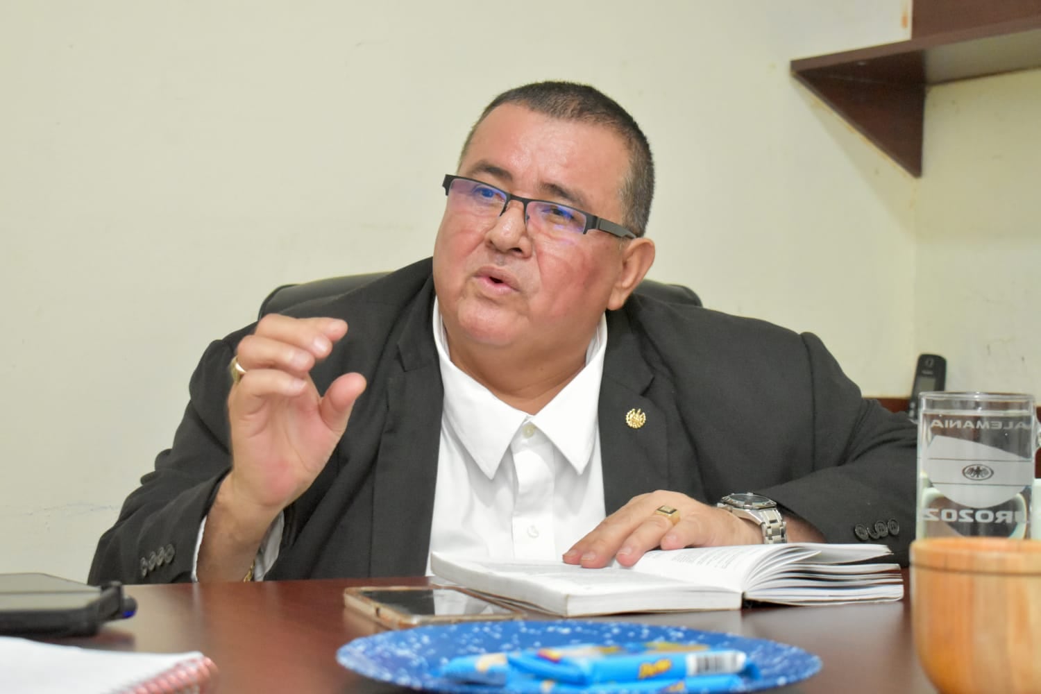 El consultor Benedicto Perlera explica la importancia de conocer la ley para evitar accidentes./(Cortesía)