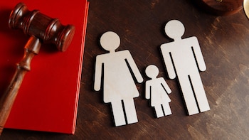 Procesan a mujer por violencia