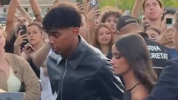 Lamine Yamal aparece acompañado de Inés García en el evento de final de temporada del Barça