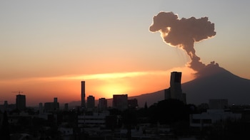 Pobladores captaron una impresionante fumarola