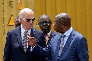 Biden junto al Presidente angoleño,