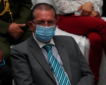 En la imagen, el ministro