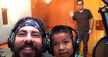 El productor de la canción