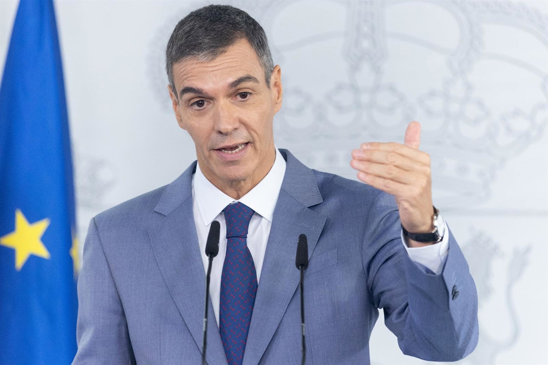 06/10/2026 El presidente del Gobierno, Pedro Sánchez, durante una rueda de prensa posterior al Consejo de Ministros, en el Palacio de la Moncloa, a 6 de octubre de 2026, en Madrid (España). El Consejo de Ministros ha vuelto a aprobar los decretos de vivienda, con algunos cambios, que fueron tumbados en el Congreso el pasado viernes 2 de octubre. La idea del Ejecutivo es que, tras disolverse las Cortes, estos decretos se voten en la Diputación Permanente en la que sí podría obtener la mayoría para sacarlos adelante.POLITICA Eduardo Parra - Europa Press