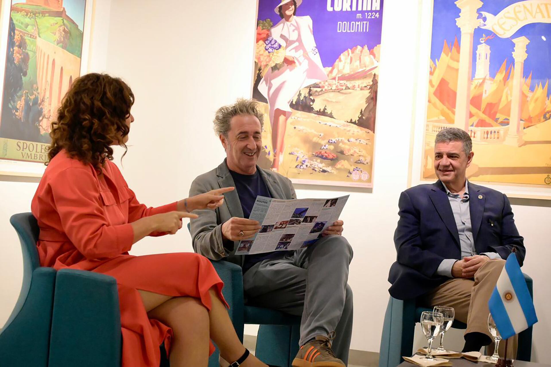 Paolo Sorrentino junto a la ministra de Cultura Gabriela Ricardes y el jefe de gobierno de Buenos Aires, Jorge Macri