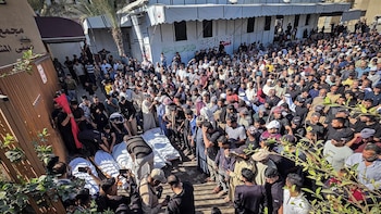 Mueren dos palestinos en un ataque de Israel contra un vehículo en Gaza pese al acuerdo de alto el fuego