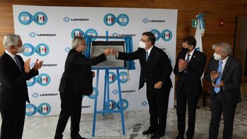 Alberto Fernández visita laboratorios Liomont