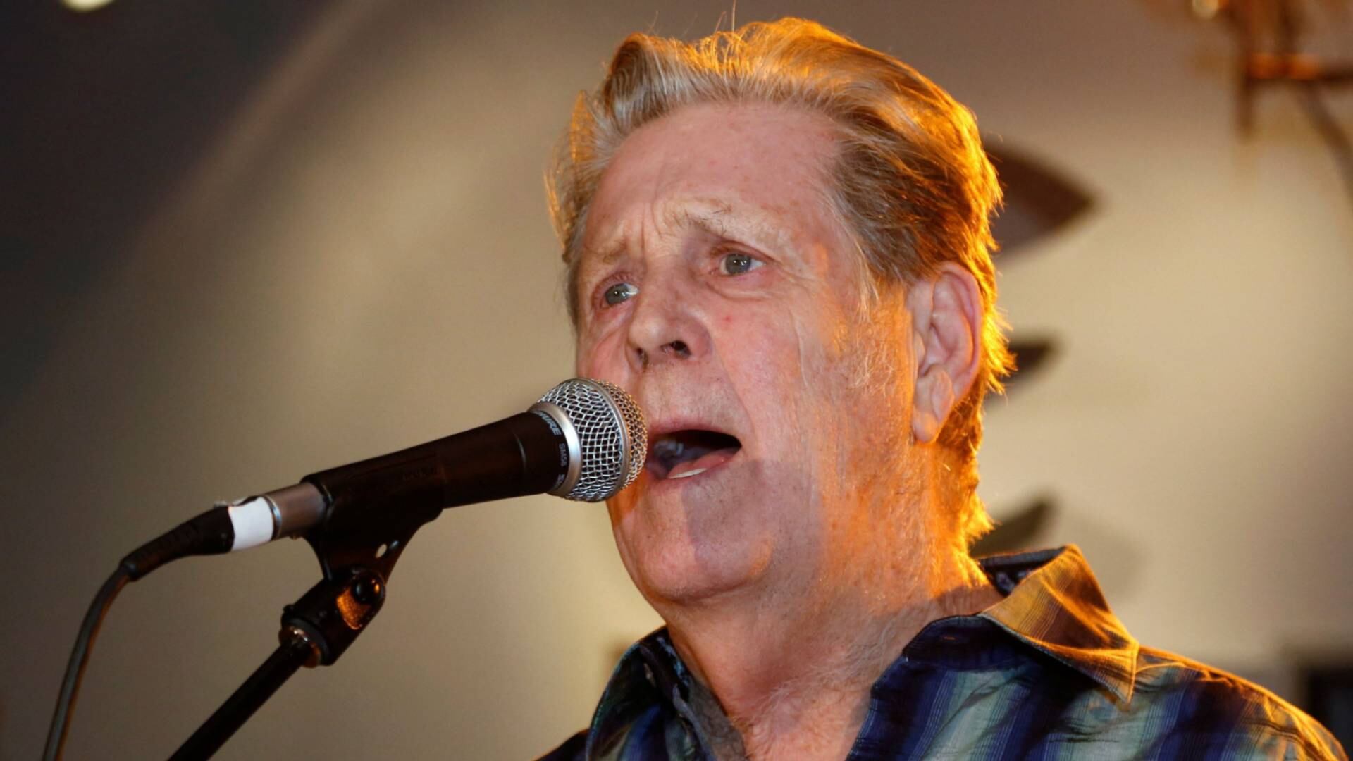 En sus años de adulto mayor, Brian Wilson retomó su carrera musical con shows en vivo (Foto: REUTERS/Fred Prouser)