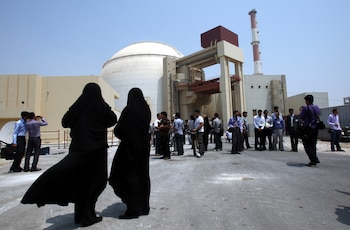 La central nuclear de Bushehr en Irán. El Organismo Internacional de Energía Atómica (OIEA) confirmó este sábado que un proyectil impactó cerca de las instalaciones de central nuclear de Bushehr, situada en el suroeste de Irán, causando un muerto y daños en un edificio de la planta, sin que hasta el momento se registraran fugas radiactivas. EFE/Abedin Taherkenareh
