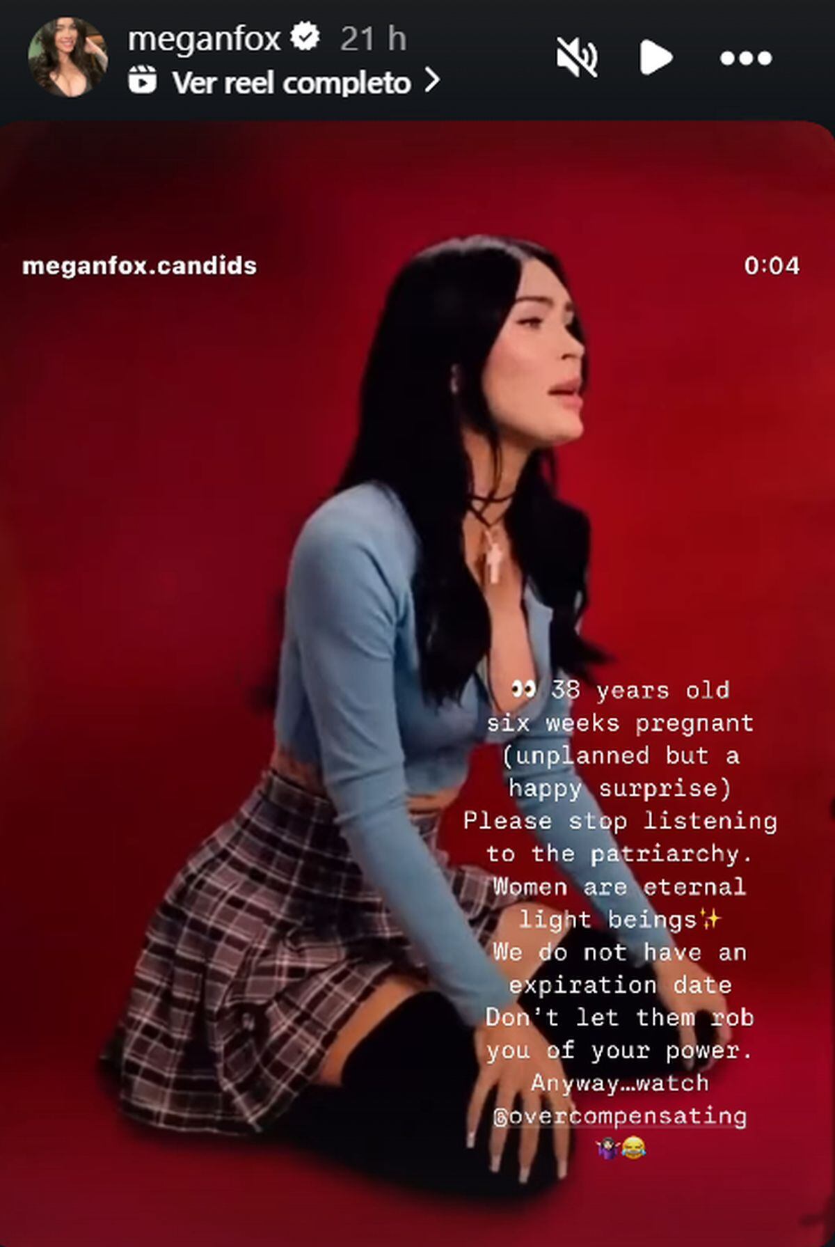 La actriz compartió el video en Instagram y criticó las ideas patriarcales sobre la maternidad tardía, defendiendo que las mujeres no tienen fecha de expiración (Instagram/@meganfox)
