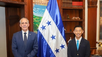 Presidente Asfura y Shin Fujiyama dialogan sobre alianzas para construir más escuelas en Honduras