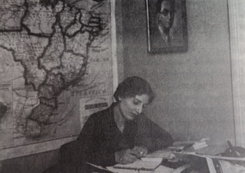 Dina Dreyfus, entonces esposa de