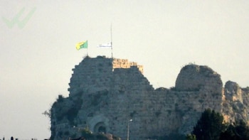 Israel afirma plantó una bandera en el castillo medieval de Beaufort, en el sur del Líbano (@Israel_katz)