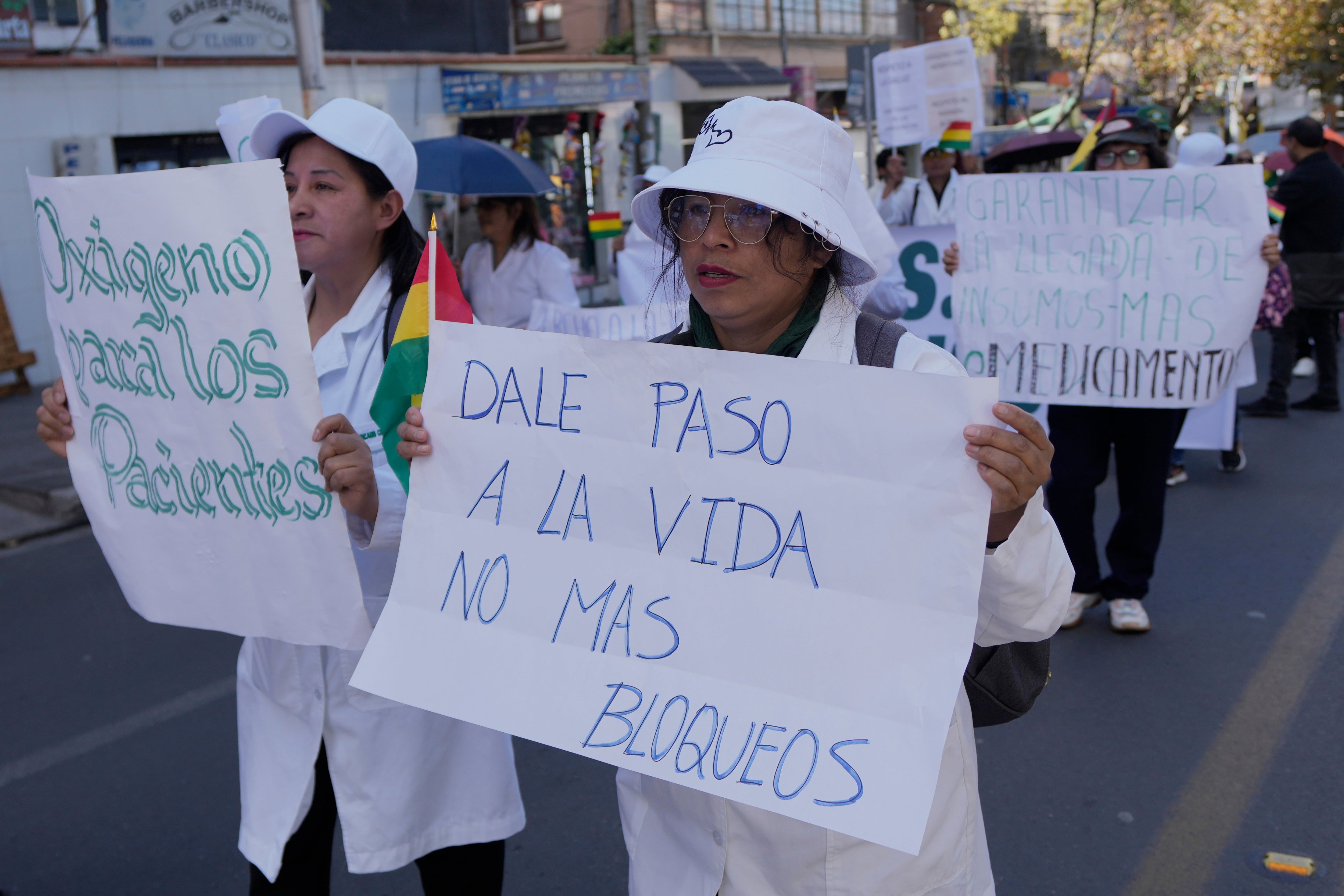 Bolivia cumple 29 días de bloqueos de rutas en reclamo de la renuncia del presidente Rodrigo Paz (Foto AP/Juan Karita)